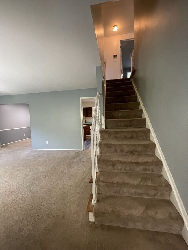 Building Photo - Spacious Four Bedroom Home Available Summer of 2026!