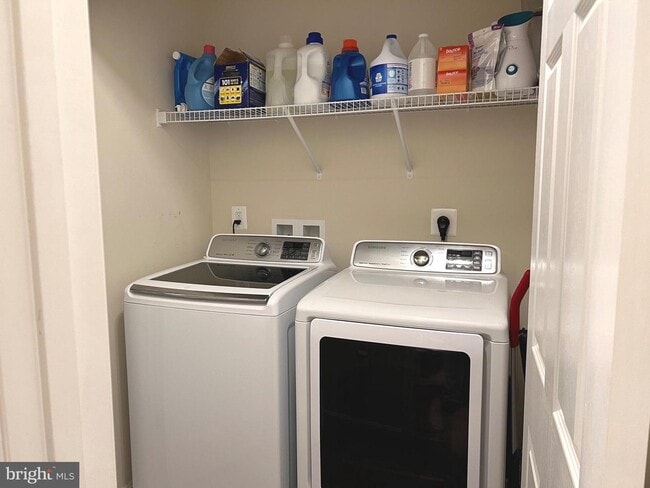 Building Photo - 45735 Bethfield Way