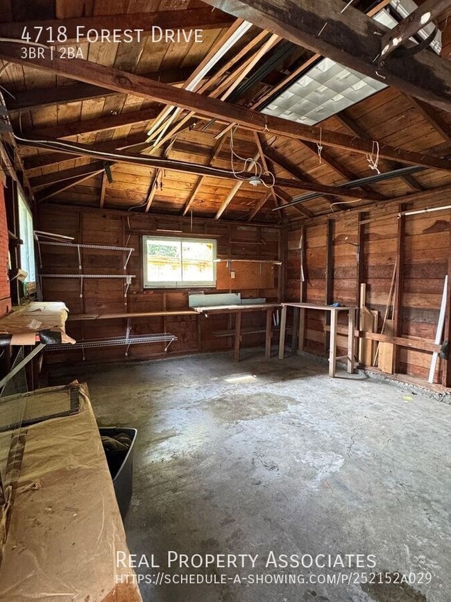 Building Photo - 4718 Forest Dr