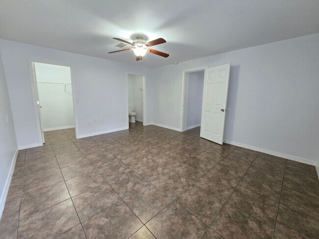 Building Photo - 2147 Dodge Ave