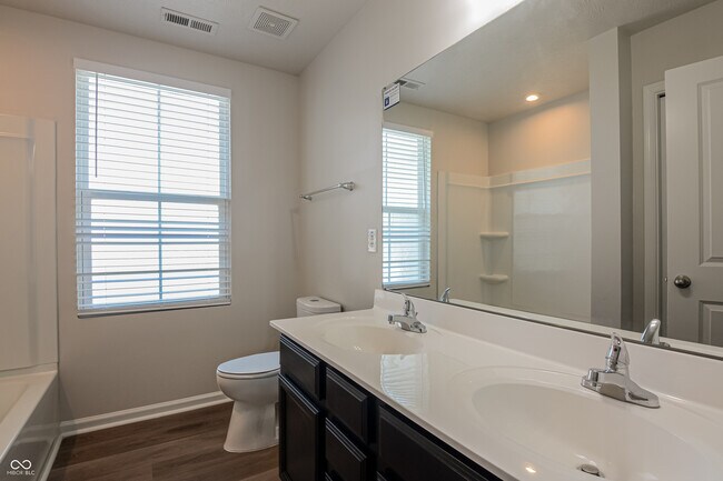 Building Photo - 13820 N Cardonia Dr