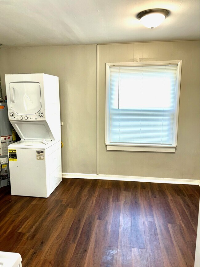 Building Photo - 3802 Parthenia Ave