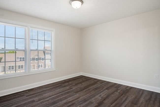 Building Photo - 435 Skylar Dr