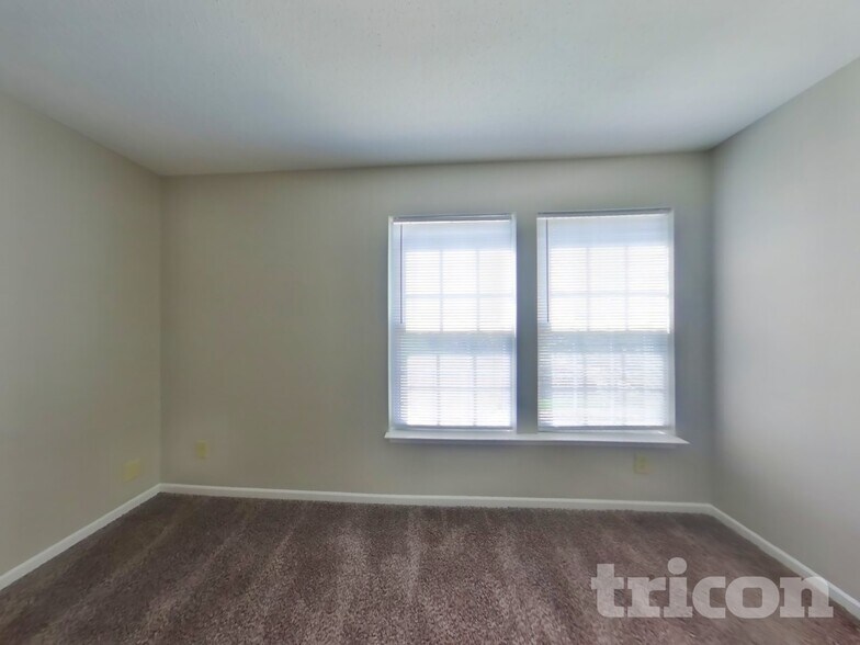 Building Photo - 712 Holly Rose Way