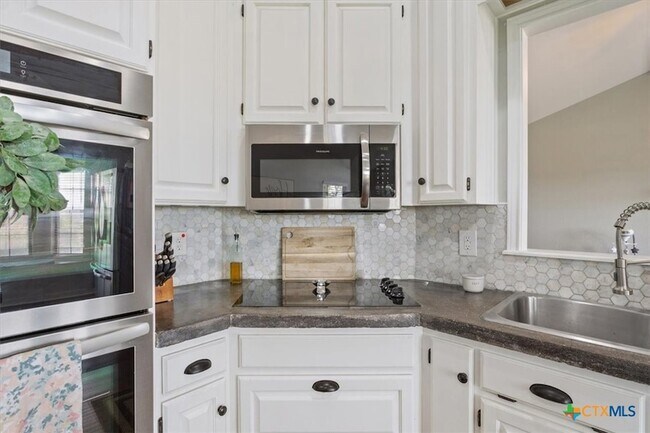 Building Photo - 840 Long Horn Trail