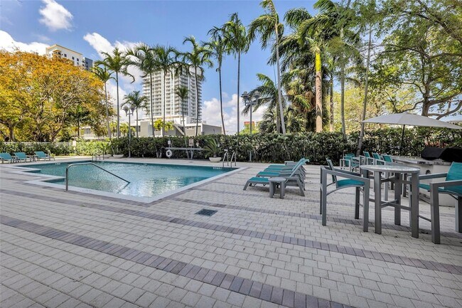 Building Photo - 313 NE 2nd St