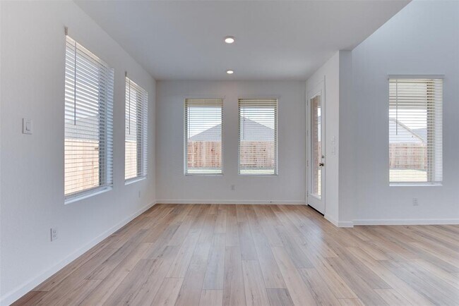 Building Photo - 3623 Forest River Dr