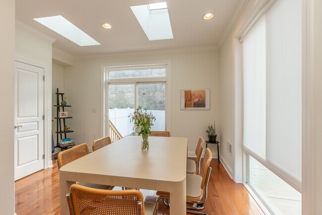 Building Photo - 1900 E Cumberland St