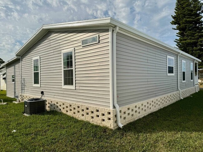 Building Photo - 1283 Jamestown Dr