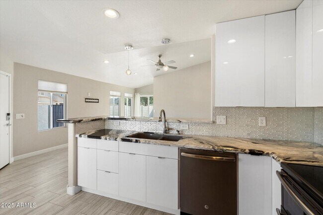 Building Photo - 8835 W Michelle Dr