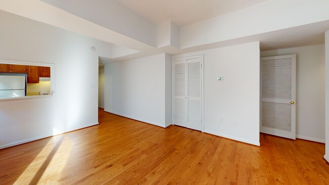 Building Photo - Dupont/U Street Corridor Two Bedroom In Fa...