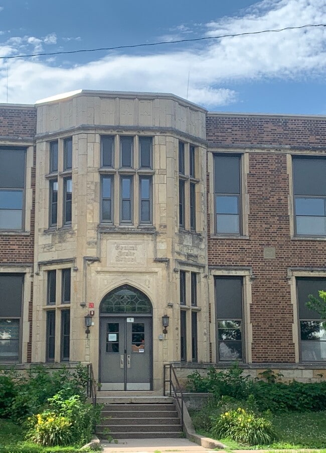 Building Photo - Central Square