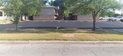 Building Photo - 1707 SW B Ave