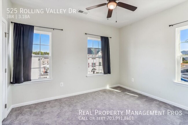 Building Photo - 525 Rolling Valley Dr