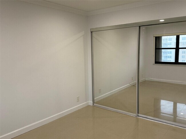 Building Photo - 5100 N Ocean Blvd