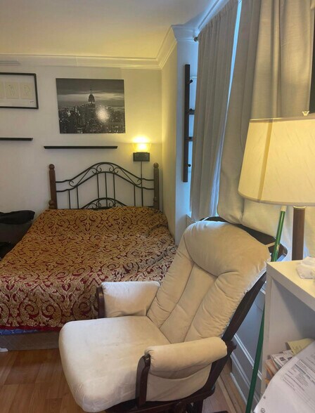 Building Photo - 236 E 47th St