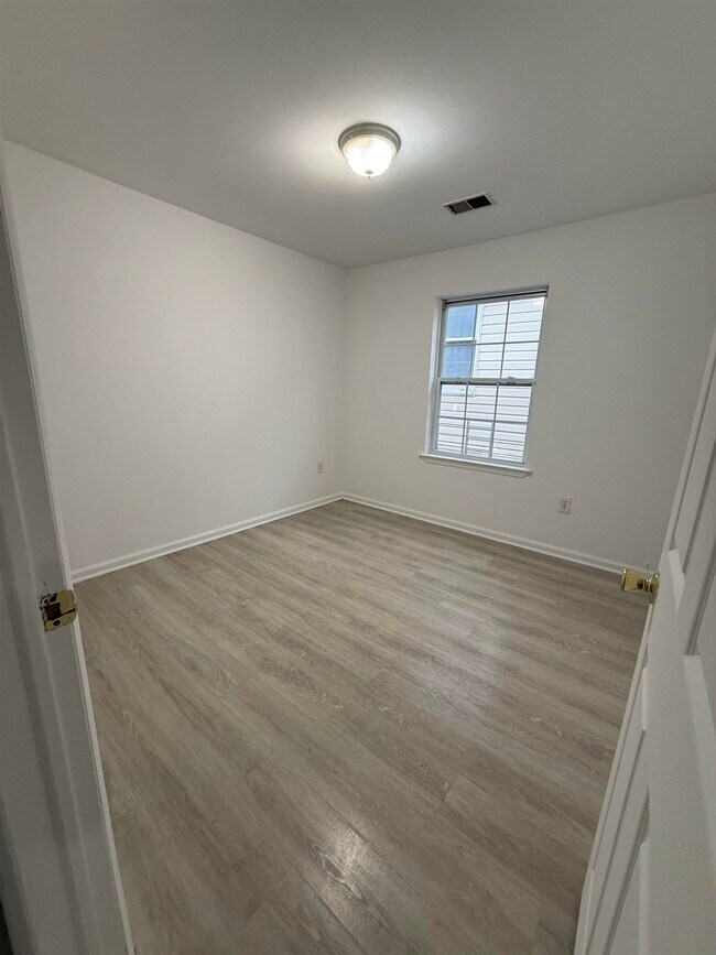 Building Photo - 36 Jewett Ave