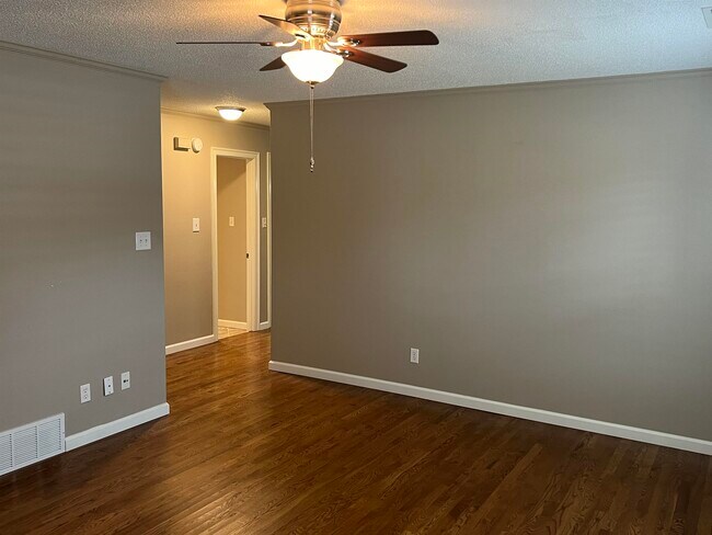 Building Photo - 370 Goldfinch Cove