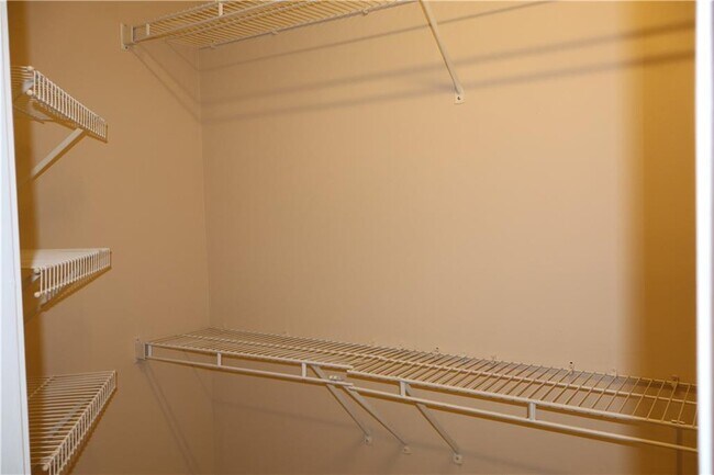Building Photo - 176 Rivergate Ct