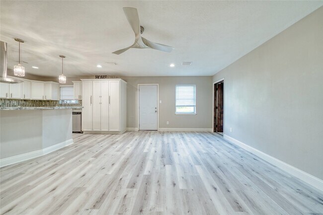 Building Photo - 4406 Mallard Dr