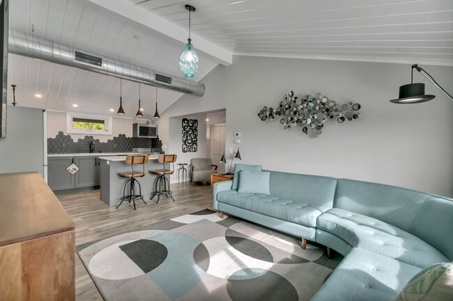 Building Photo - Private ADU available in Burien (garages n...