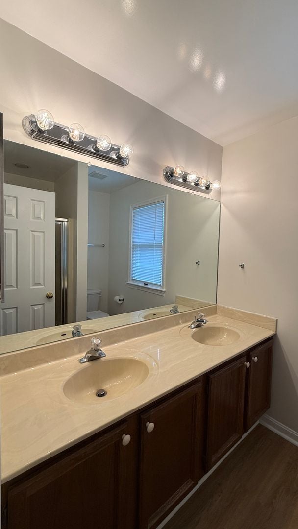Building Photo - Newly Refreshed Rambler in Convenient Loca...