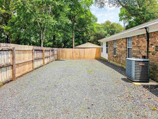 Building Photo - 4770 Skyline Dr