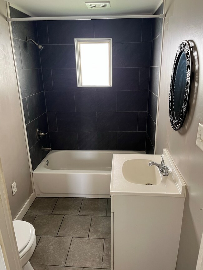 Building Photo - 525 Grove St