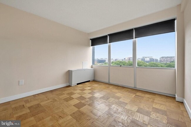 Building Photo - 1301 Delaware Ave SW