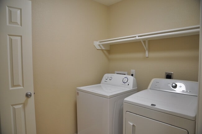 Building Photo - 16025 Summerville Lake Dr