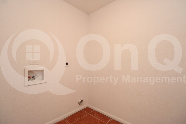 Building Photo - 8128 W Earll Dr