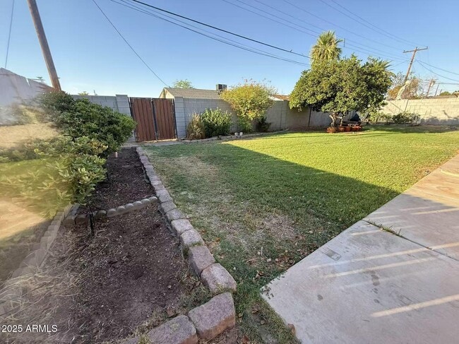 Building Photo - 1162 E Alameda Dr