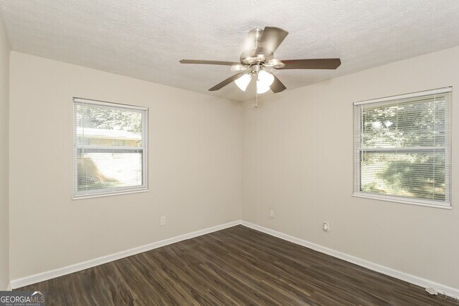 Building Photo - 599 Plainville Dr SW