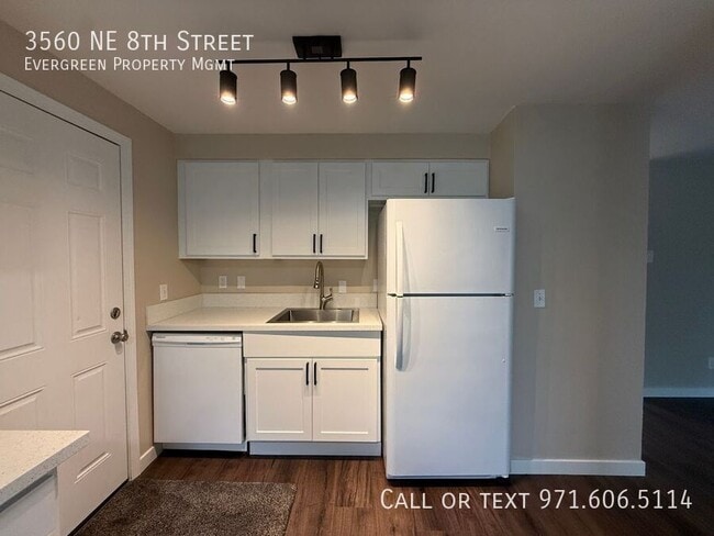 Building Photo - 3560 NE 8th St