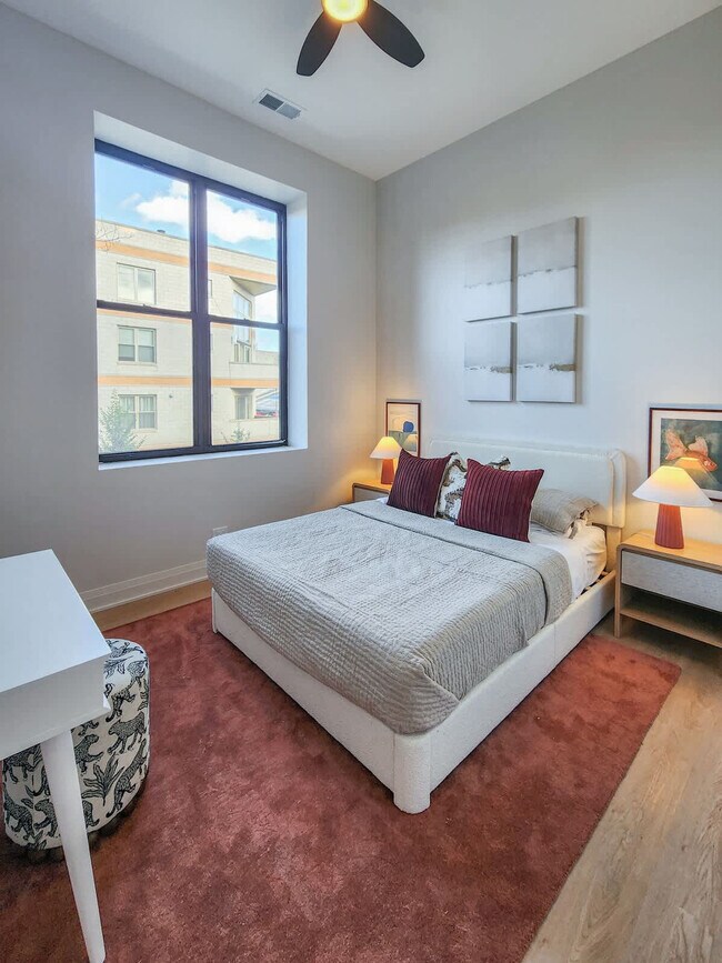 Building Photo - 1934 W North Ave