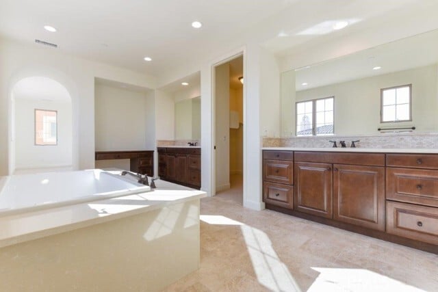 Building Photo - 8 Last Bloom