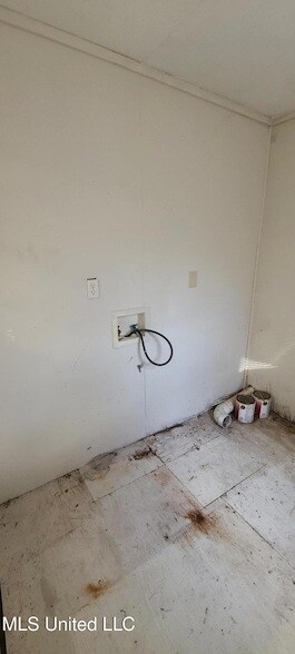 Building Photo - 327 Decelle St