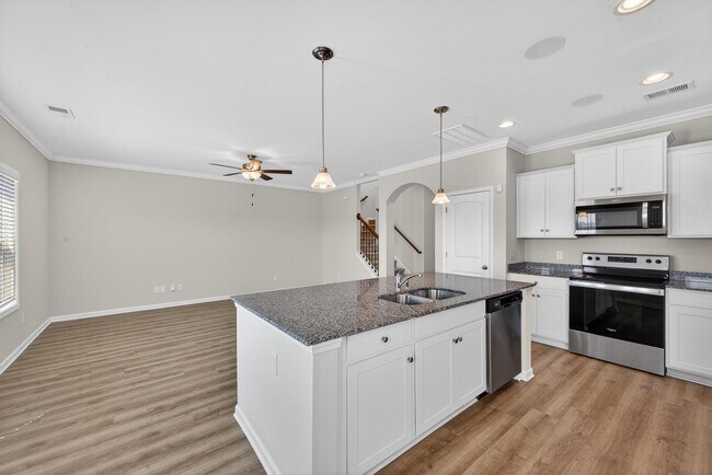 Building Photo - 255 Mansell