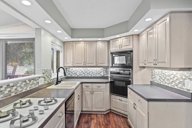 Building Photo - 130 Brooklawn Dr