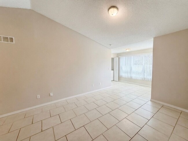 Building Photo - 4512 Commander Dr