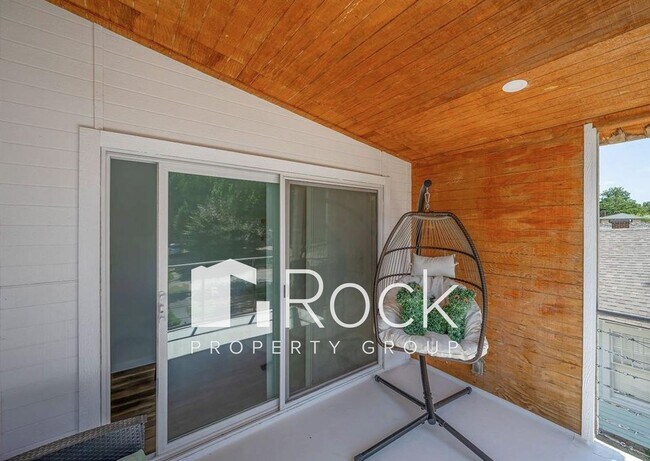 Building Photo - Contemporary 2 Bedroom plus Office/Bonus Room with Loft near Uptown and Plaza Districts   ~One Mo...