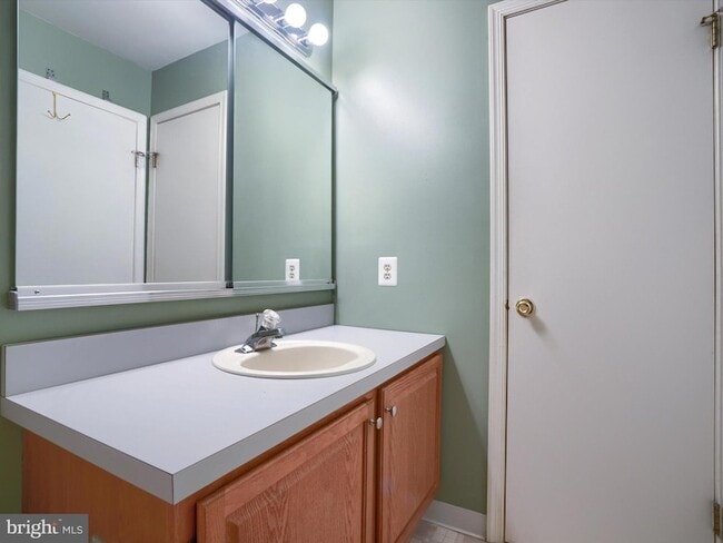 Building Photo - 110 Mews Dr