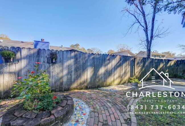 Building Photo - 8042 Nova Ct