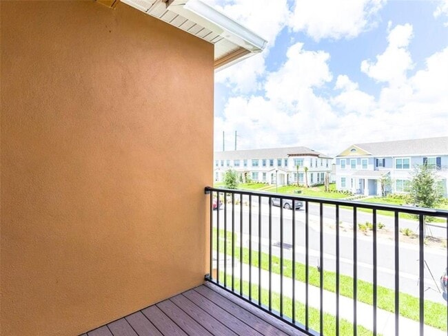 Building Photo - 15470 Honeybell Dr