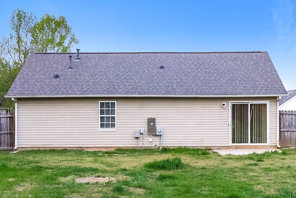 Building Photo - 518 White Oak Ln