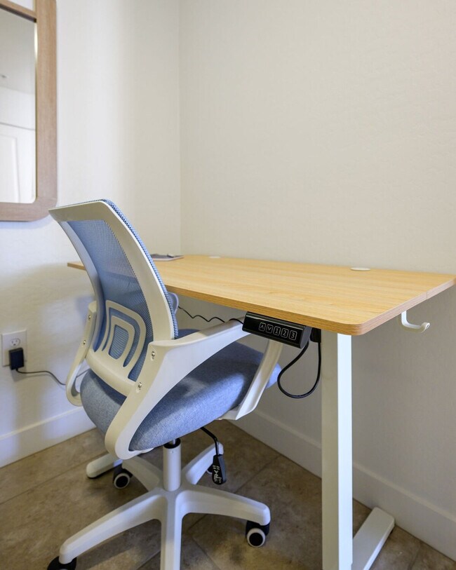 Building Photo - 5450 E Deer Valley Dr