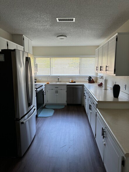Kitchen - 112 Woodvalley Dr