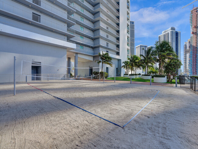 Building Photo - 888 Biscayne Blvd