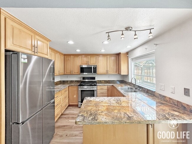 Building Photo - Beautiful 3BD/2BA w/ A/C, In-Unit Laundry, and 2-Car Attached Garage in San Carlos!