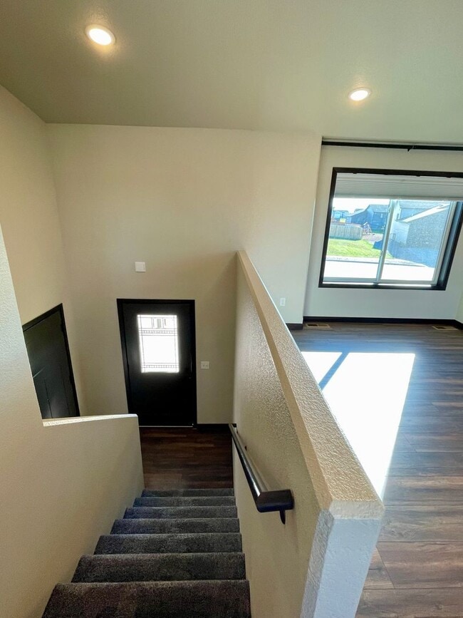 Building Photo - * GAME-CHANGING-MOVE-IN-SPECIAL * 4 Bedroom, 3 Bathroom with Office for Rent